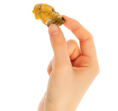 تمر مغمي من تمر ولوز