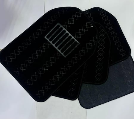 دعاسات ارضية للسيارة قماش اسود من شركة اي جي سي