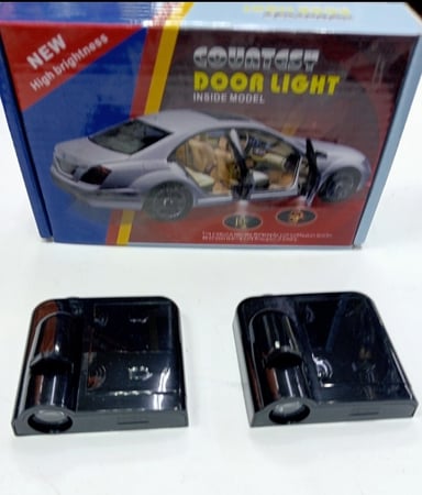 بروجكتور لإضاءة أبواب السيارة