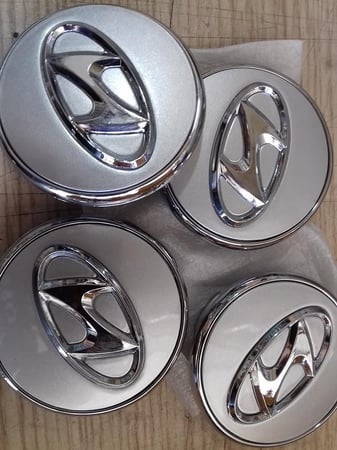 4طياس فضيه اللون لسياره هيونداي جراند