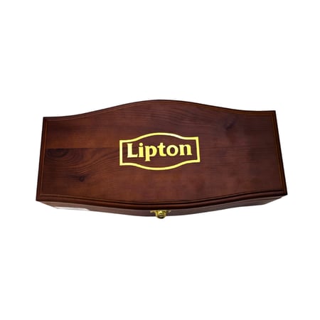 صندوق خشبي مجهز بعلامة شاي ليبتون