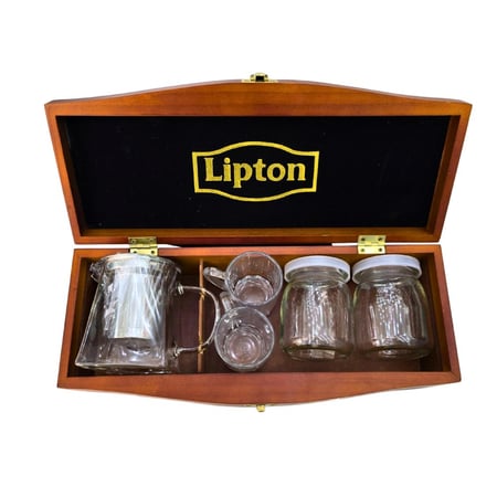 صندوق خشبي مجهز بعلامة شاي ليبتون