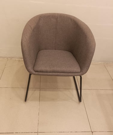 كرسي قماش بني