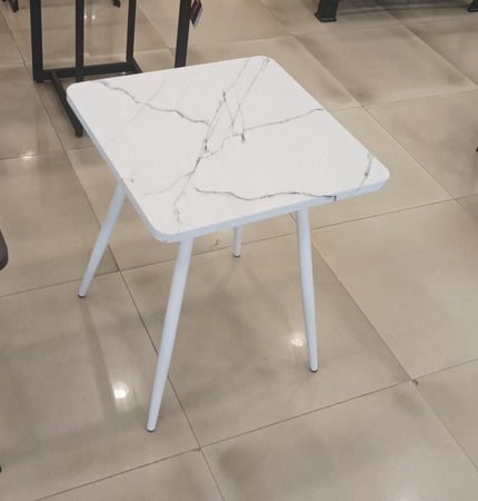 طاولة قهوة و خدمة مربعة لون ابيض