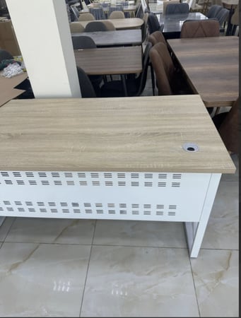 مكتب 120و140و160 سم عدة الوان