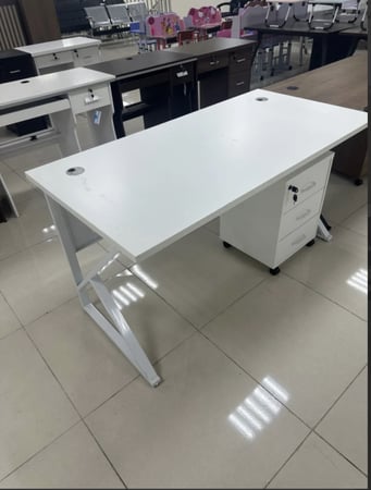 مكتب 120و140و160 سم عدة الوان