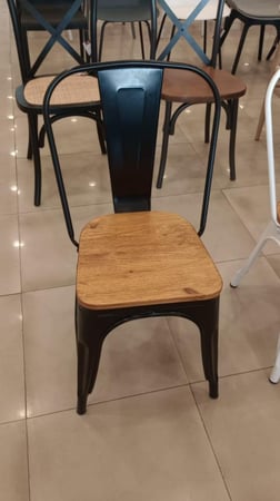 كرسي معدن مع خشب أسود