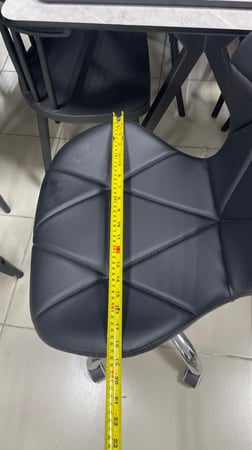 كرسي جلد دوار عدة الوان