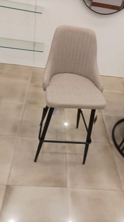كرسي بار ثابت لون بيج