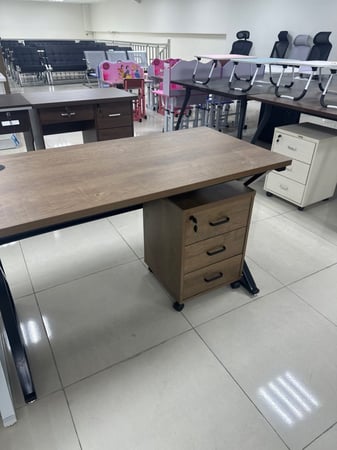 مكتب 120و140و160 سم عدة الوان