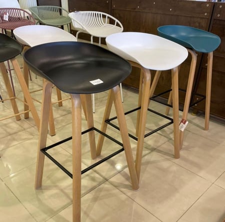 كرسي بار ابيض