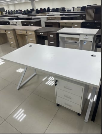 مكتب 120و140و160 سم عدة الوان