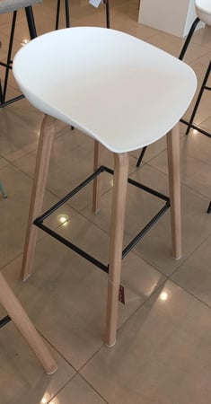 كرسي بار ابيض