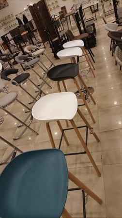 كرسي بار ابيض