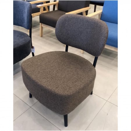 كرسي لون بني