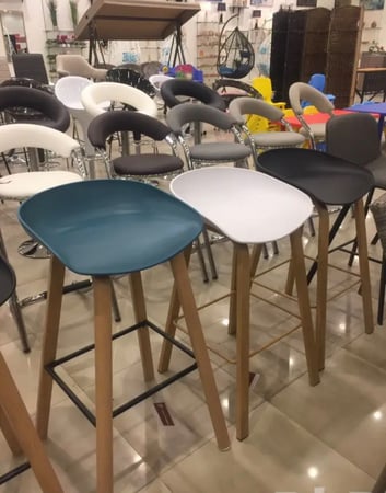 كرسي بار ابيض