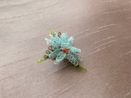 اكسسوار الورد المطرز