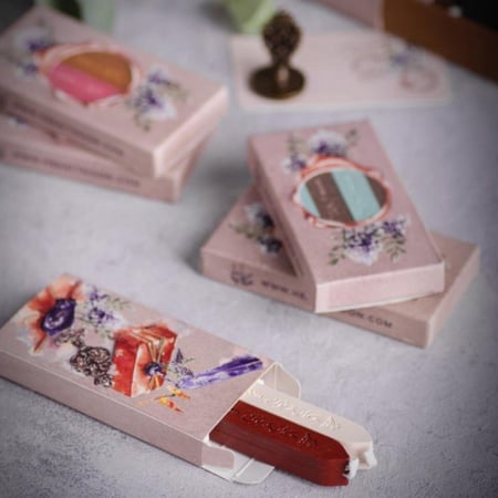 علبه من شمع الفتيل ( متوفر بعدة ألوان )