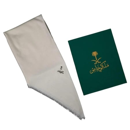 شال كشميري سادة أبيض ماركة ملكي خاص تصميم و تغليف يجعله هدية مثالية