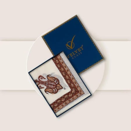 شال كشميري أبيض تطريز بني ماركة فلفت كلاس داخل علبة زرقاء فاخرة