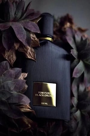 عطر عليك وعطر علينا عطر فالنتينو وتوم فورد - متجر شماغ شوب