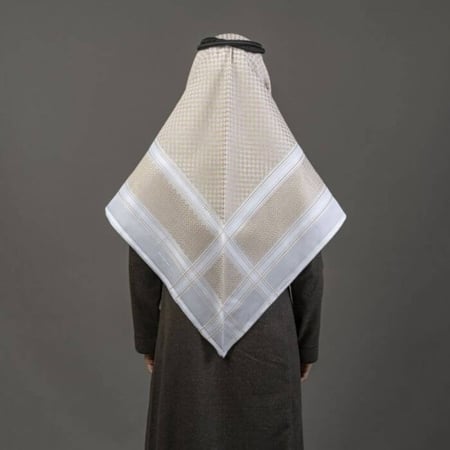 شماغ البسام البصمة البيضاء  تصميم فاخر بتفاصيل ذهبية أنيقة من شماغ ش