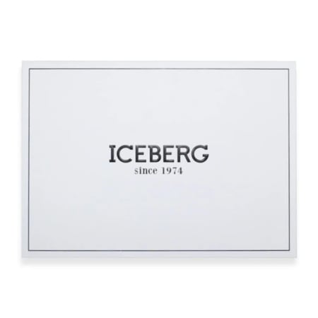 علبه بيضاء  لشماغ ايس بيرج احمر تجعل منه هدية رجالية مثالية