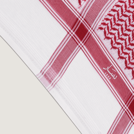 أطراف متقنة و متساوية  لشماغ كلاسيك من ماركة  دسار - متجر شماغ شوب