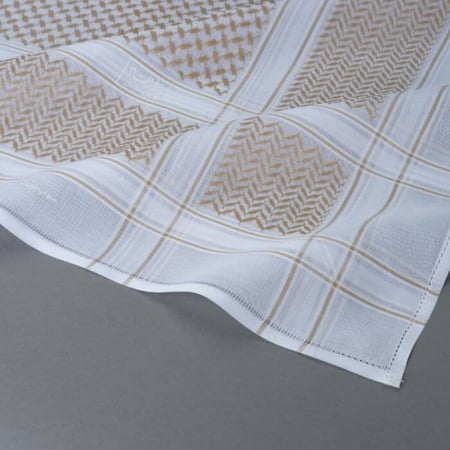 شماغ البسام البصمة البيضاء بختم ذهبي  فخامة وأناقة من متجر شماغ شوب.