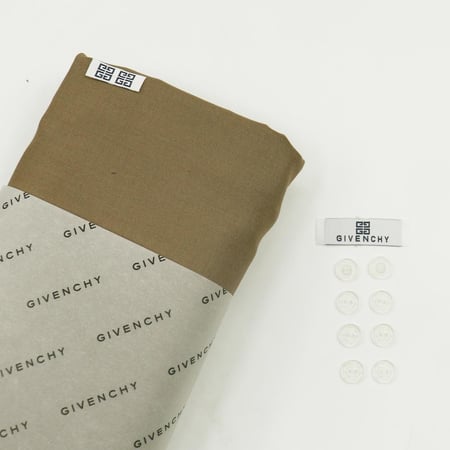 قماش جيفنشي شتوي بيج فاخر بأزرار و استيكر الماركة وخامة عالية الجودة