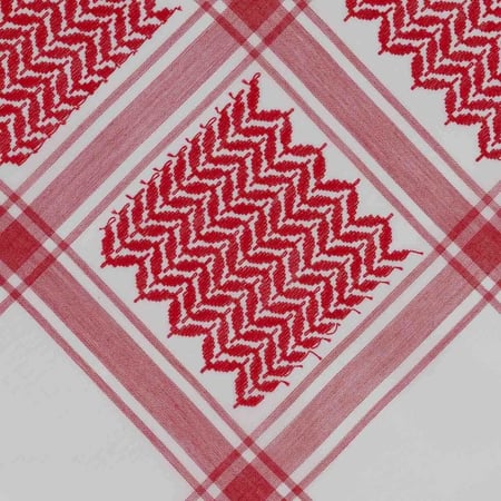 شماغ ماركة سيار سيجنتشر او باللون القرمزي الناصع الذي يمنحك مظهر أنيق