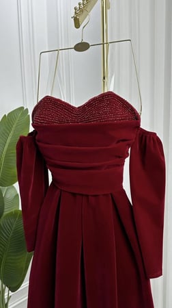 فستان طويل مخمل باكمام طويلة