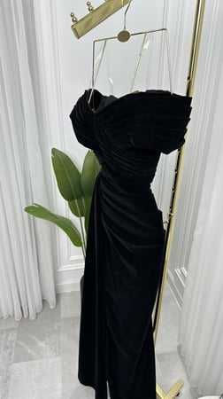 فستان طويل اسود مخمل