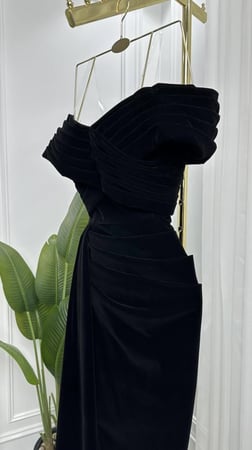 فستان طويل اسود مخمل