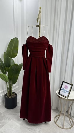 فستان طويل مخمل باكمام طويلة