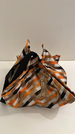 حامل حافظات وصواني