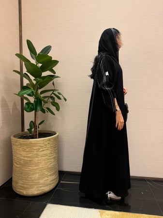 عباية اصالة تحديد ابيض