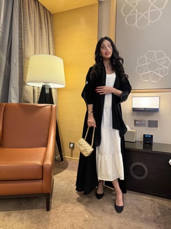 عباية اصالة تحديد ابيض