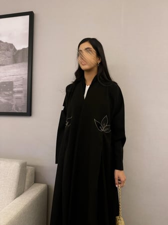 عباية سارا ذهبي