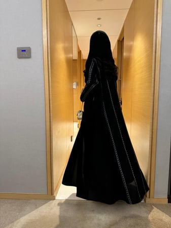 عباية اصالة تحديد ابيض