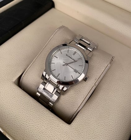 ساعة ماركة بربري الدرجة الاولى