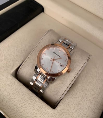 ساعة ماركة بربري الدرجة الاولى