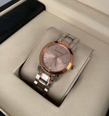 ساعة ماركة بربري الدرجة الاولى