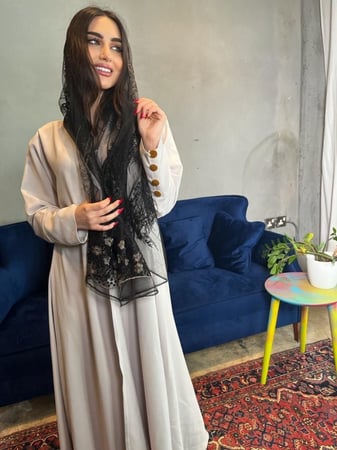 عبايات ملونة سادة