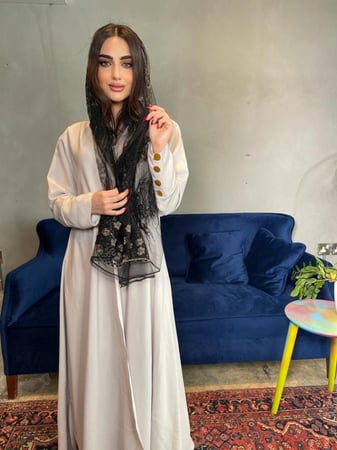 عبايات ملونة سادة