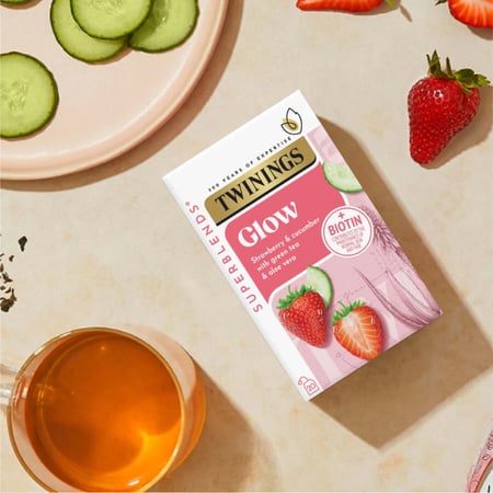 شاي أخضر مزيج سوبر Twining لنضارة البشرة