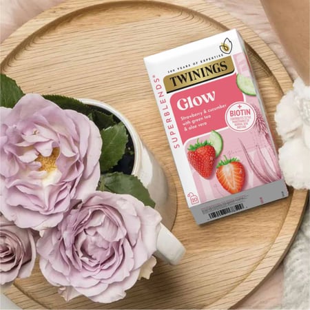 شاي أخضر مزيج سوبر Twining لنضارة البشرة