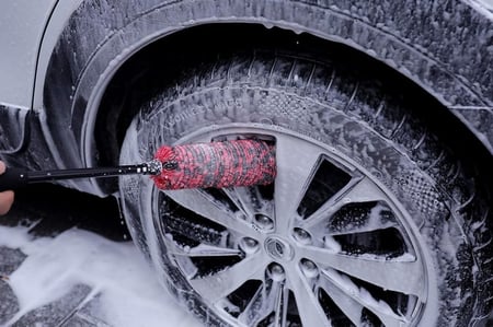 بروش تنظيف الإطارات