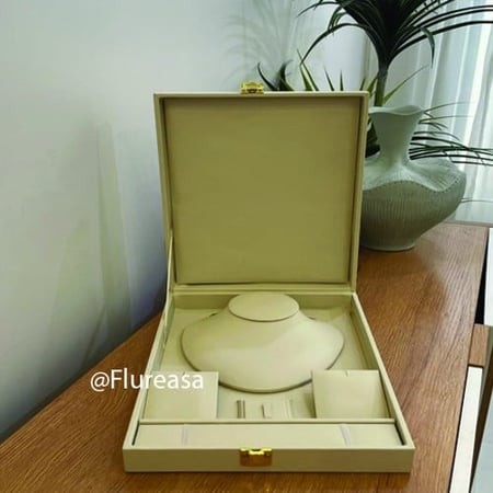 صندوق عرض مجوهرات