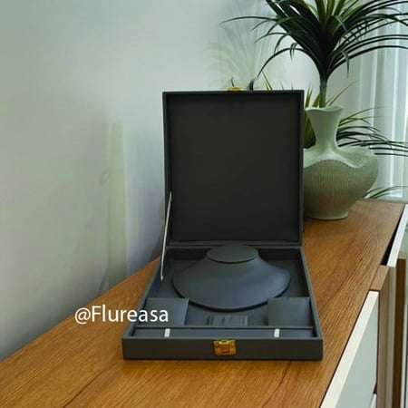 صندوق عرض مجوهرات